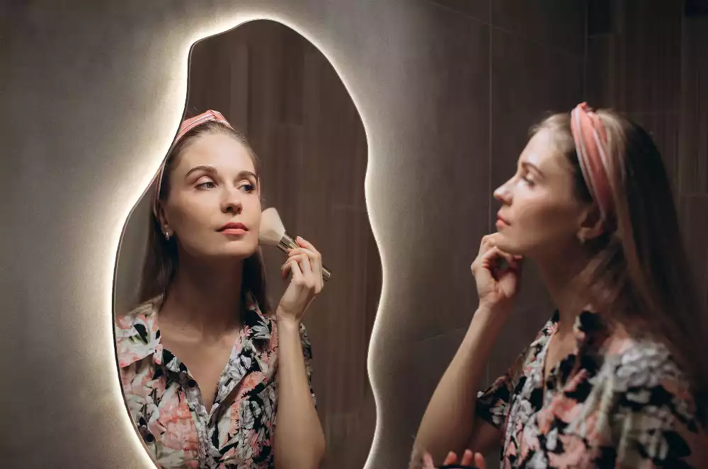 Szabálytalan ledes tükrök folt alakjában