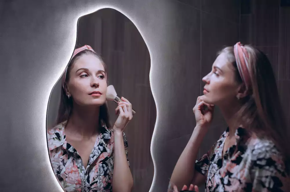 Szabálytalan ledes tükrök folt alakjában