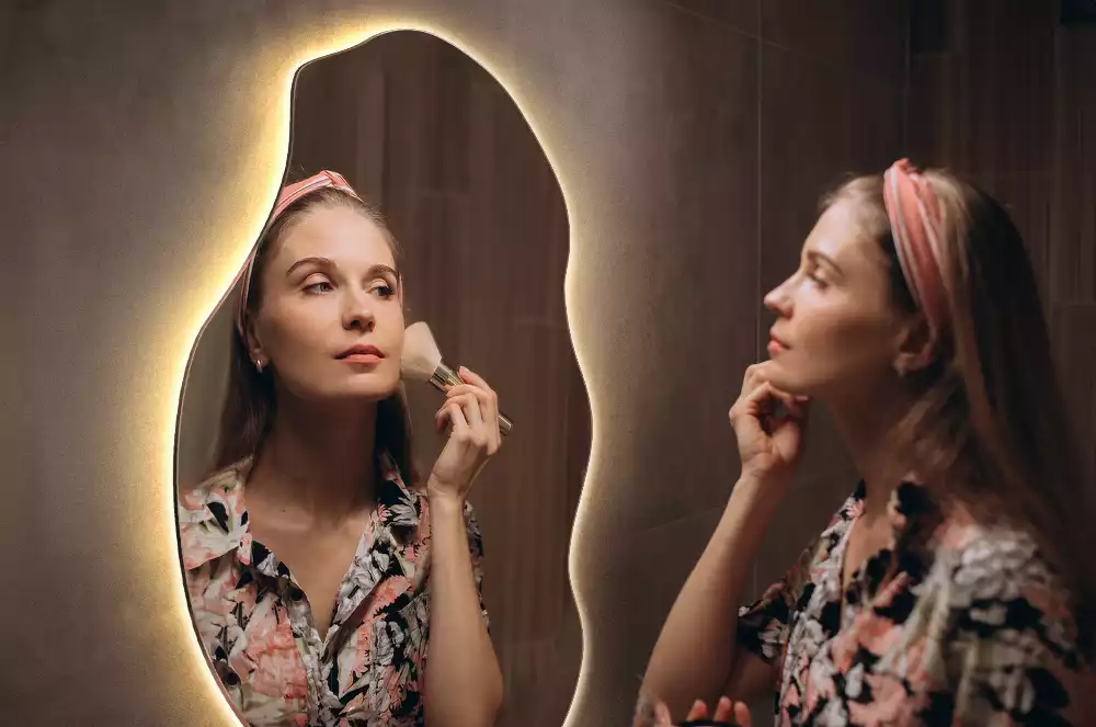 Szabálytalan ledes tükrök folt alakjában