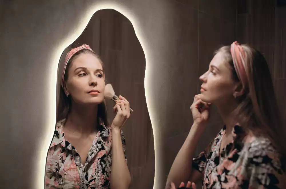 Organikus tükör led világítással elegáns