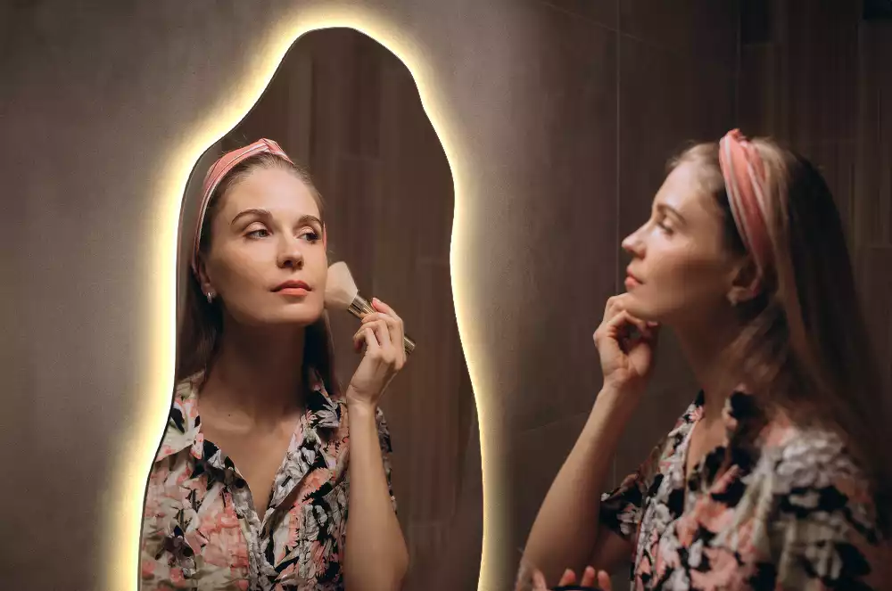 Organikus tükör led világítással elegáns